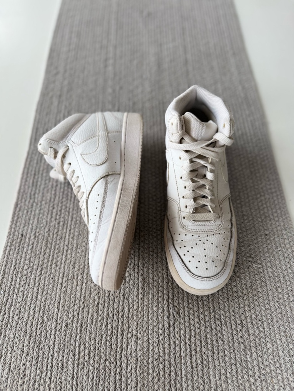 Nike White High Top Basketball Shoes Women’s Size 8.5